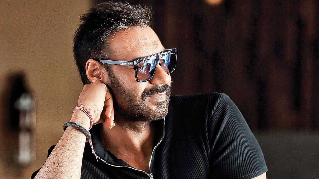 अजय देवगन 'क्राइम पेट्रोल' के नए होस्ट, अनूप सोनी ने दिया रिएक्शन