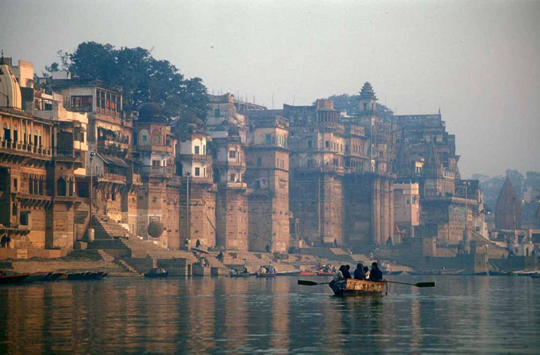 दिल्ली-NCR में तेज बारिश से जलभराव, यूपी के 33 गांवों में बाढ़ का पानी