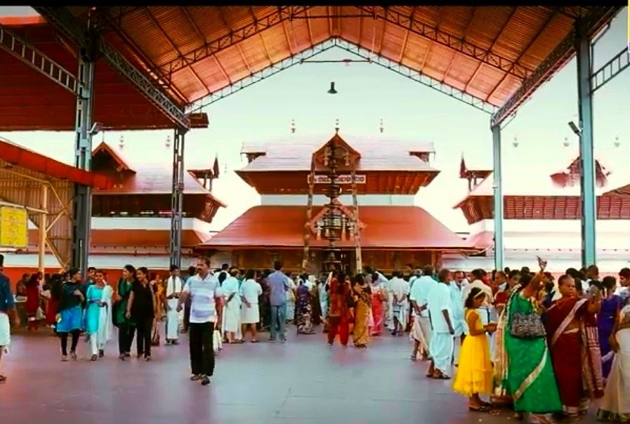 स्कॉटिश सांसद मार्टिन डे ने गुरुवायूर में केरल के नितिन संग रचाई शादी